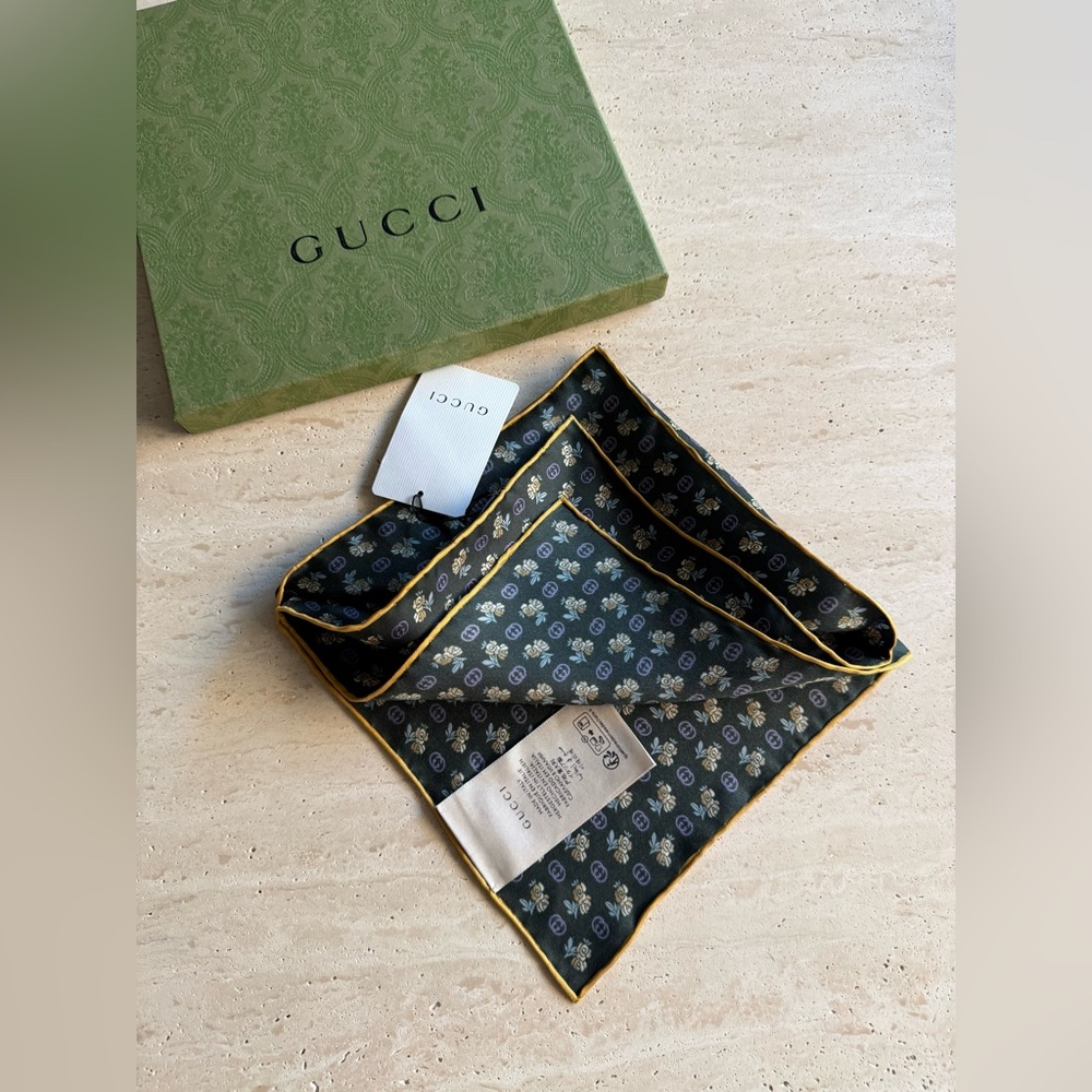 NWT GUCCI GG LOGO & ROSE SQUARE SILK GREEN SCARF💚💝 - Picture 4 of 12